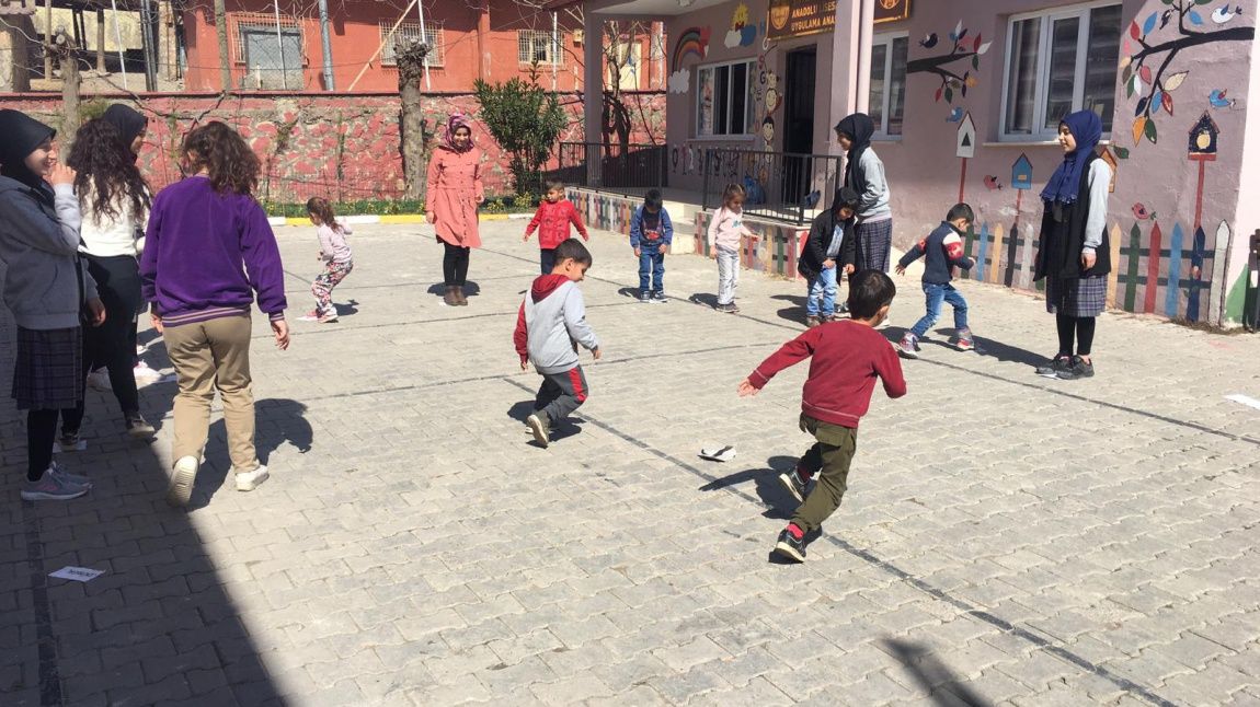 Okul Oncesi Ogrencilerimiz Okul Bahcesinde Oynuyor Sirvan Mesleki Ve Teknik Anadolu Lisesi